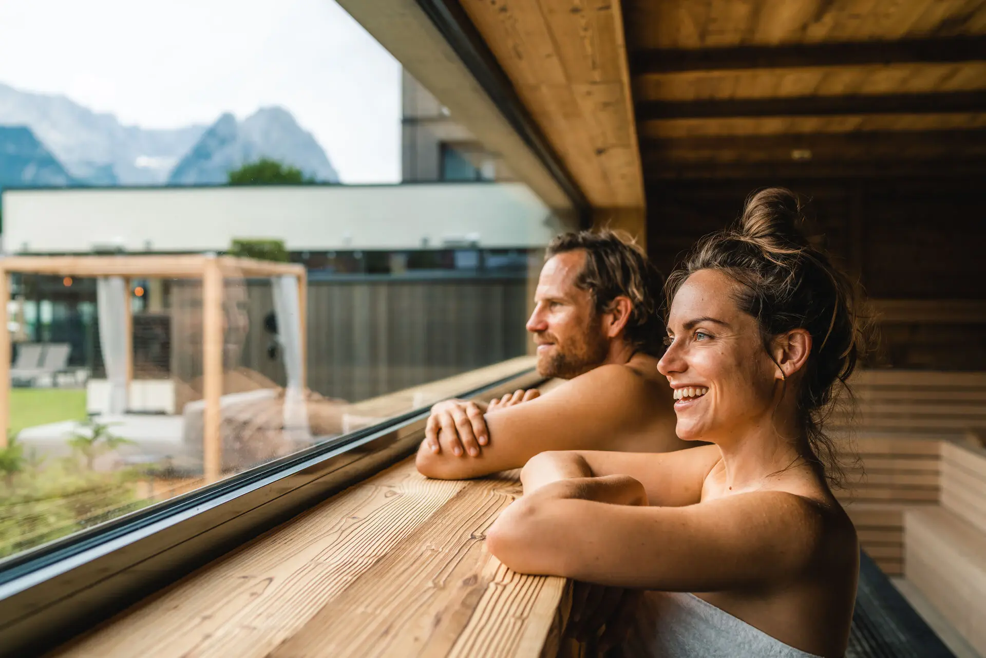 Sauna im aja Garmisch-Partenkirchen Ausblick aus der Sauna im aja Garmisch-Partenkirchen