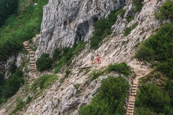 Wanderung in den Bergen Wanderweg in den Bergen