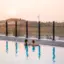 Wellness im aja Warnemünde Zwei Personen in einem Schwimmbad