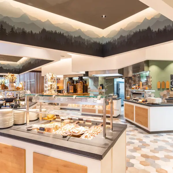 Buffet Ein Buffet mit verschiedenen Speisen in einem Restaurant.