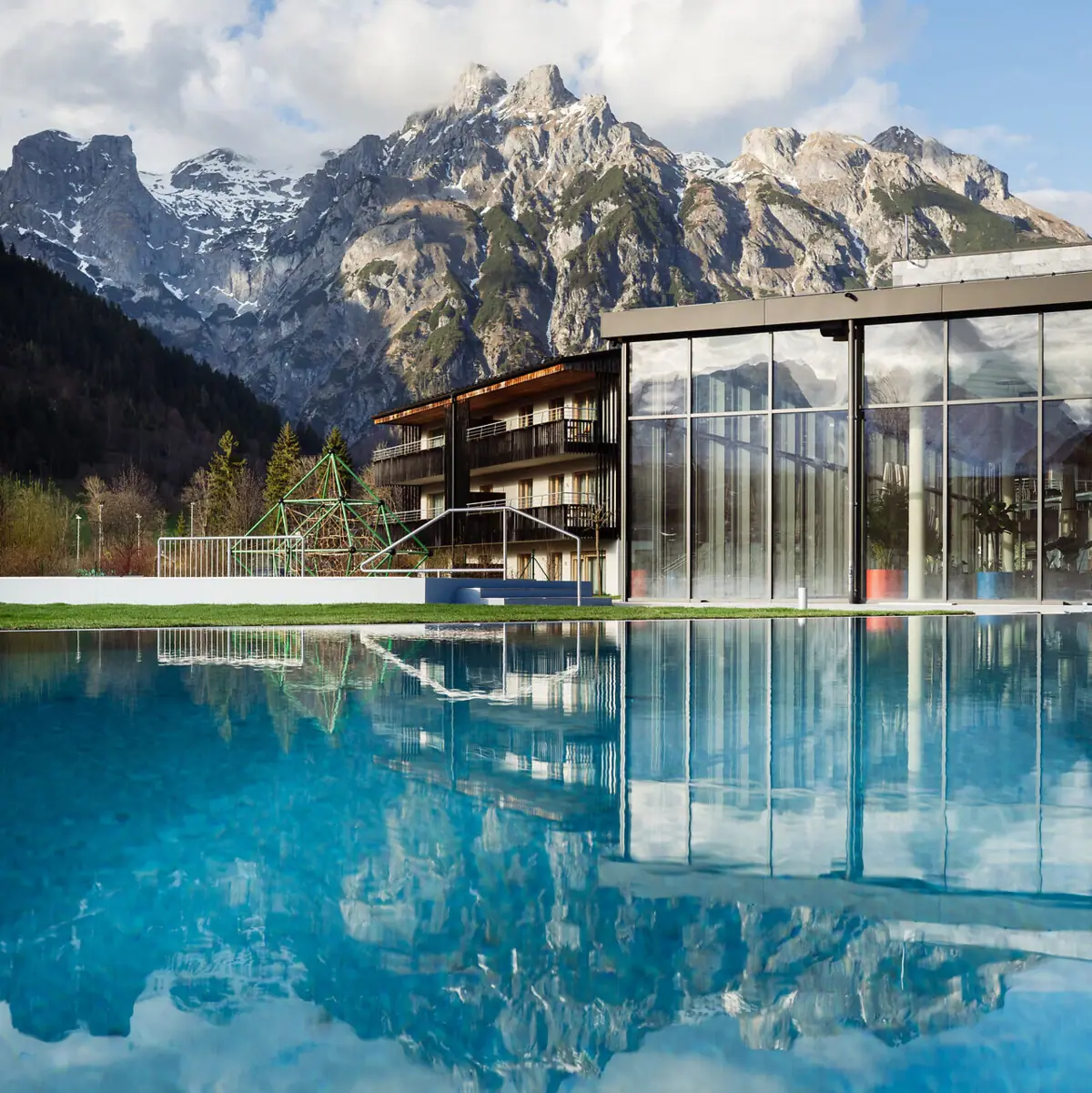 Badehaus Werfenweng Blick vom Pool des Badehaus Werfenweng Richtung Berge