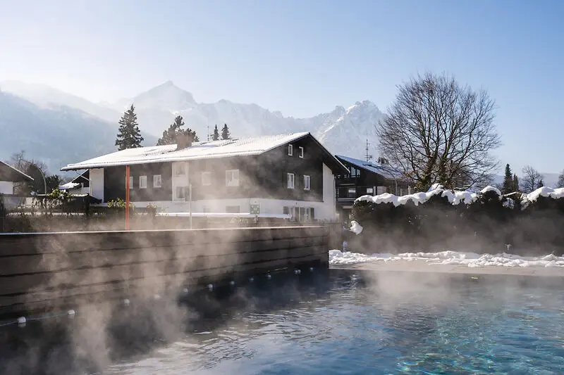 Außenpool aja Garmisch-Partenkirchen Außenpool aja Garmisch-Partenkirchen im Winter.