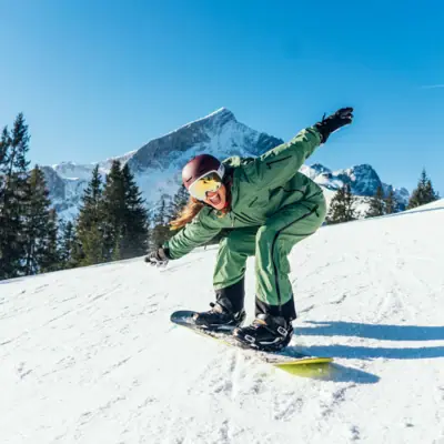 Snowboard Eine Person auf einem Snowboard.