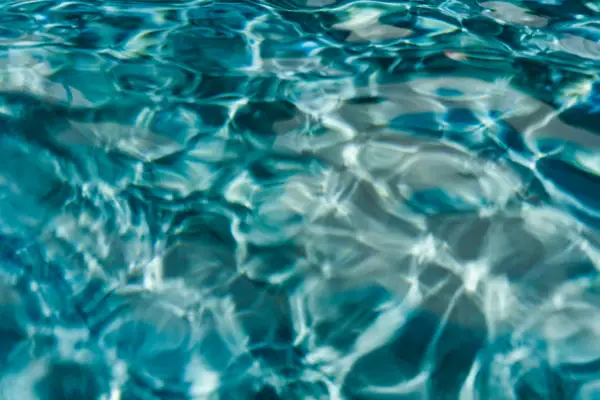Poolwasser Nahaufnahme von Wasser mit aqua- und flüssigen Tönen