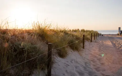 Der Strandaufgang in Warnemünde zur Abendstunde Der Strandaufgang in Warnemünde zur Abendstunde