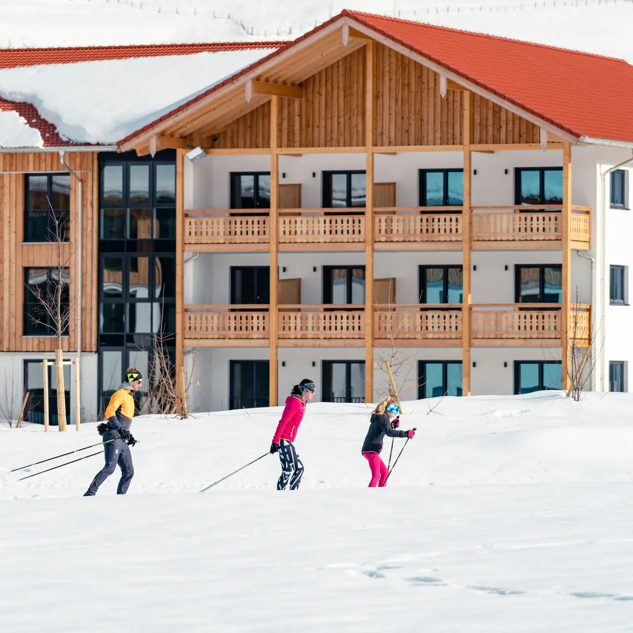 aja Ruhpolding im Schnee Eine Gruppe von Menschen beim Skifahren im Schnee.
